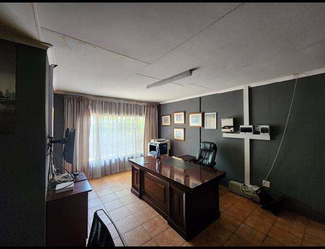 9 BEDROOM HOUSE FOR SALE IN IVY PARK